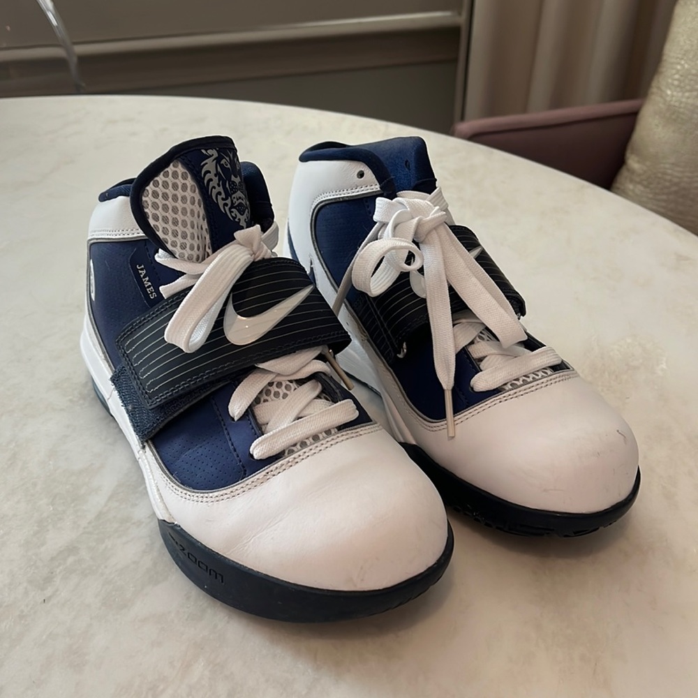 Nike Women’s Basketball Shoes - Lebron classic